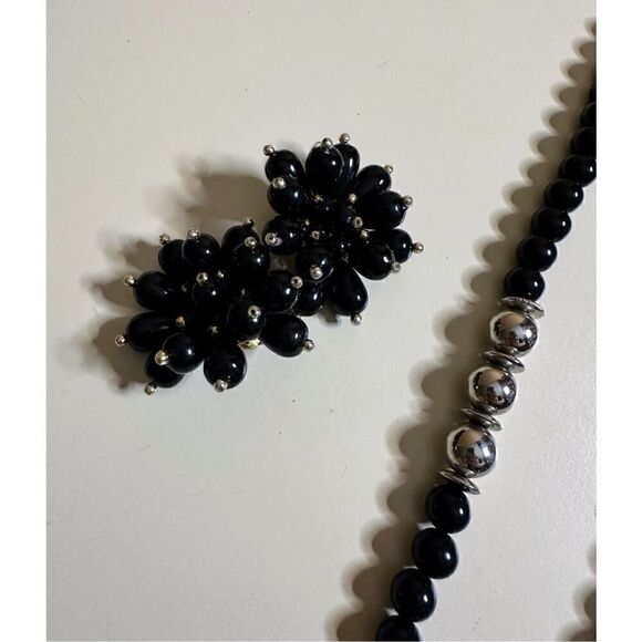 Vintage Black Beads Silver Beaded 9” Necklace with Matching Clip On Earrings - Picture 3 of 7